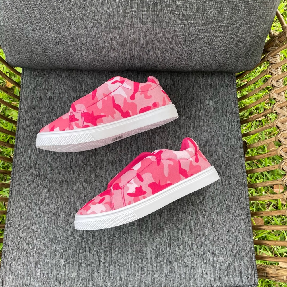 BNIB Olivia Miller OMG PINK Camo Sneaker Girl Shoes